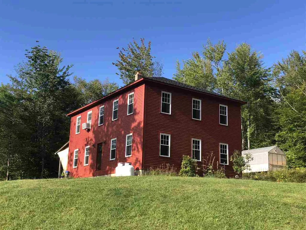 42 Center Of Town Road Hartland VT 05048