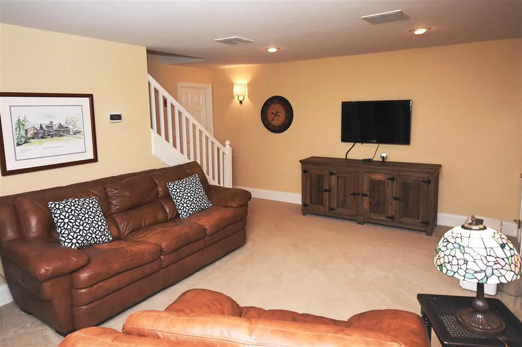 348 Chase Way Manchester NH 03104