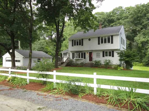 12 Linda Street Hudson NH 03051
