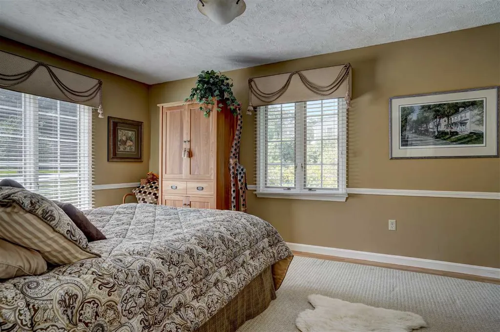 14 Pilgrim Drive Bedford NH 03110