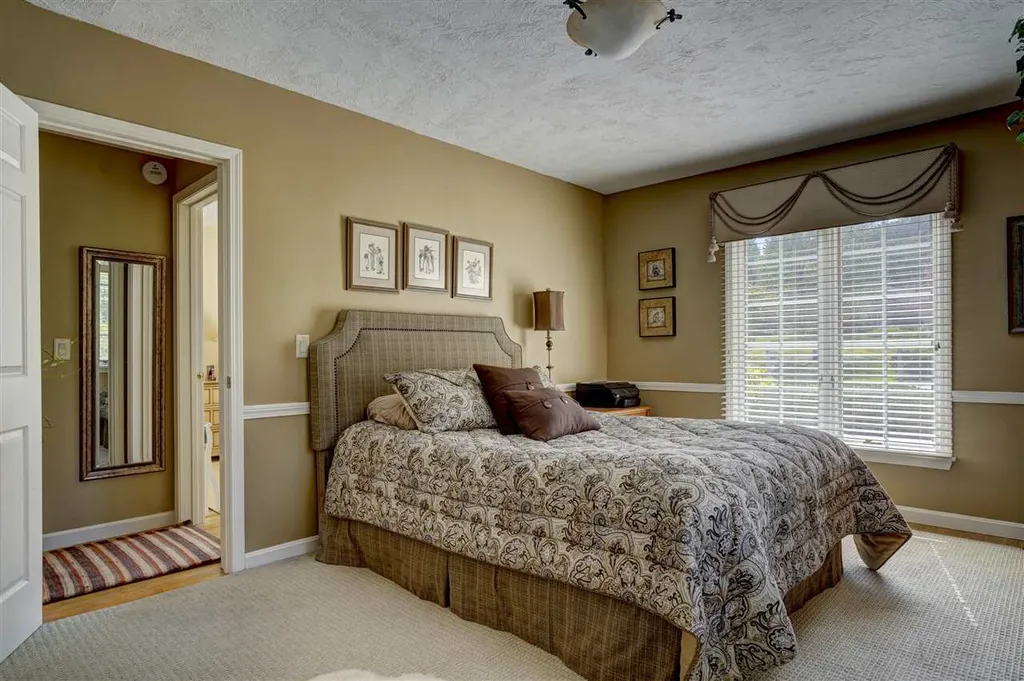 14 Pilgrim Drive Bedford NH 03110