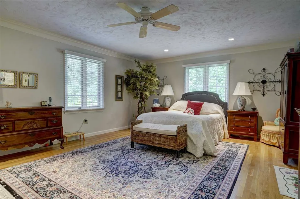 14 Pilgrim Drive Bedford NH 03110