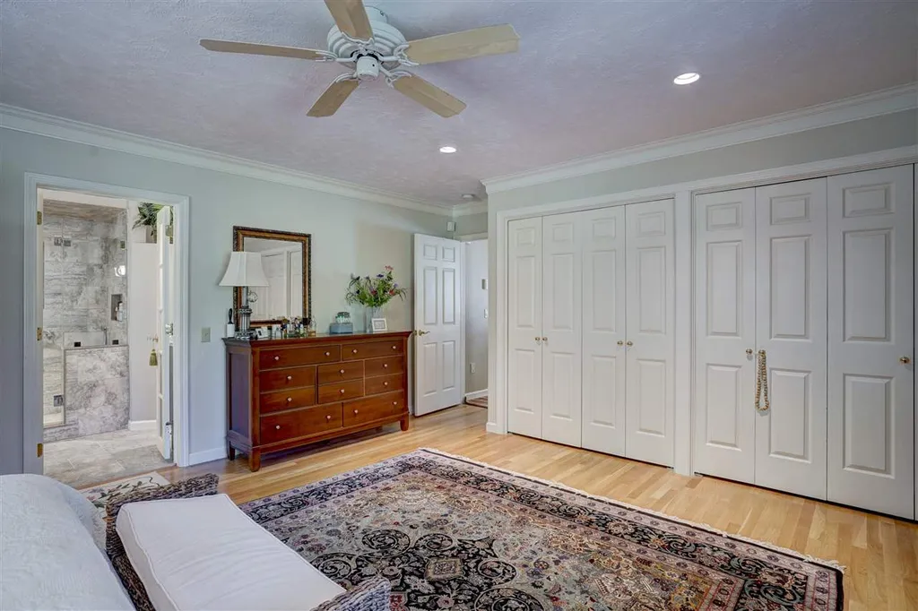 14 Pilgrim Drive Bedford NH 03110
