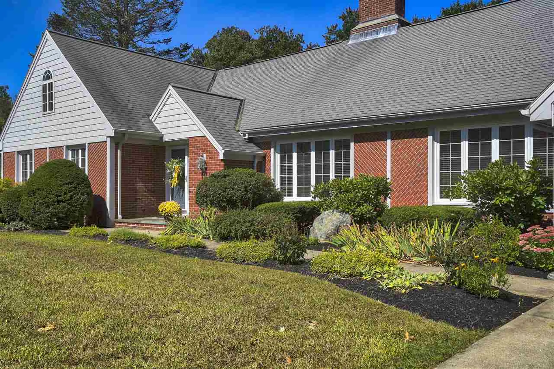14 Pilgrim Drive Bedford NH 03110
