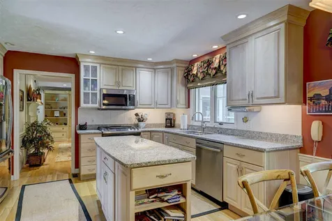 14 Pilgrim Drive Bedford NH 03110