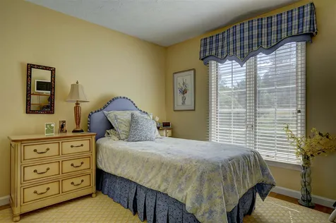 14 Pilgrim Drive Bedford NH 03110