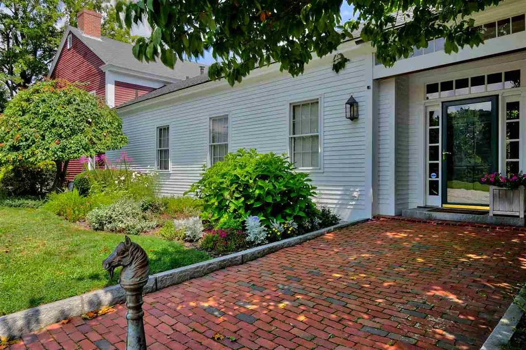 35 Ash Street Hollis NH 03049