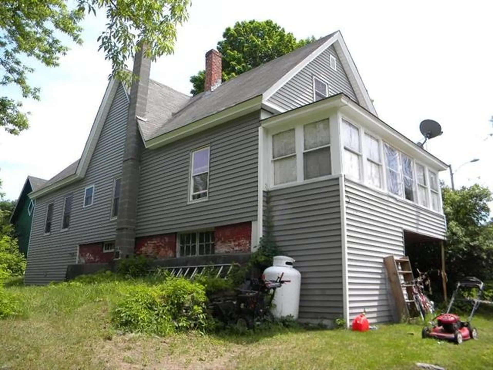 24 Meadow Street Claremont NH 03743