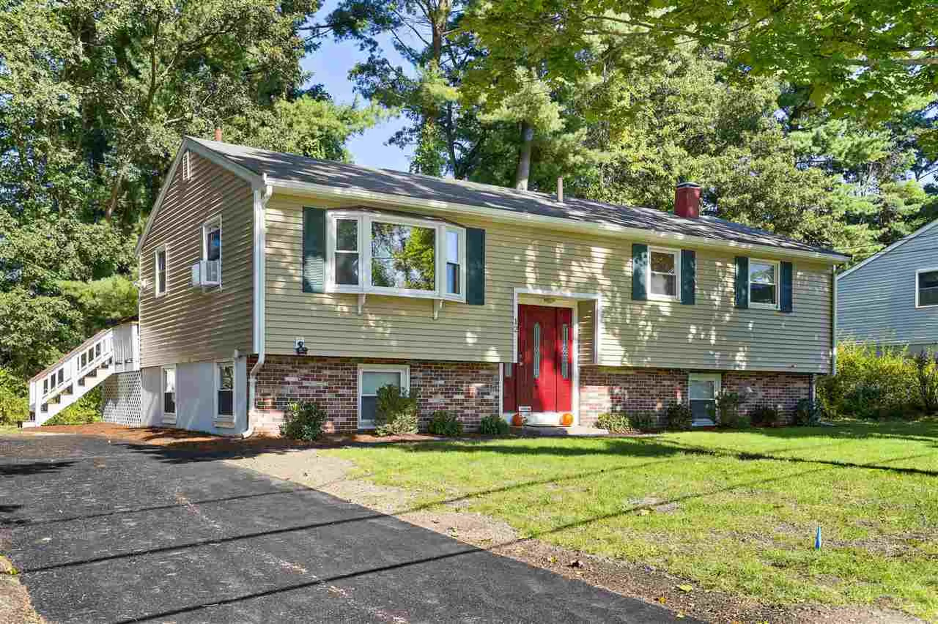 12 Larchmont Drive Nashua NH 03062