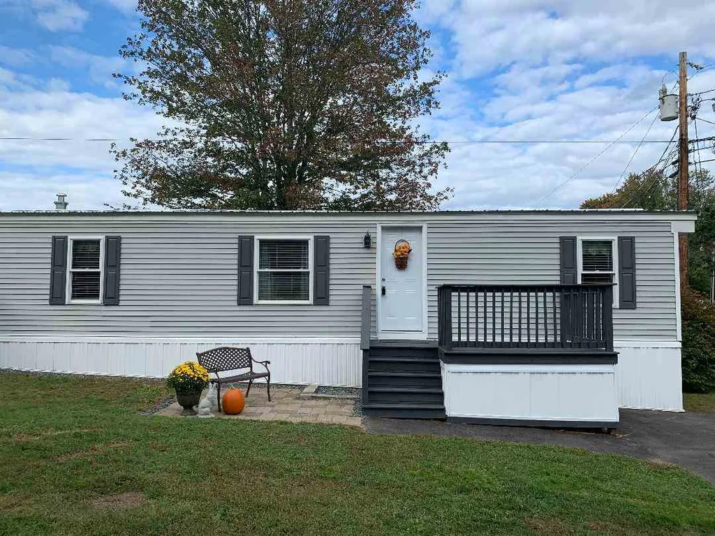 87 Crystal Springs Way Somersworth NH 03878