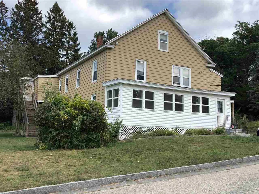136 Oakdale Avenue Manchester NH 03103