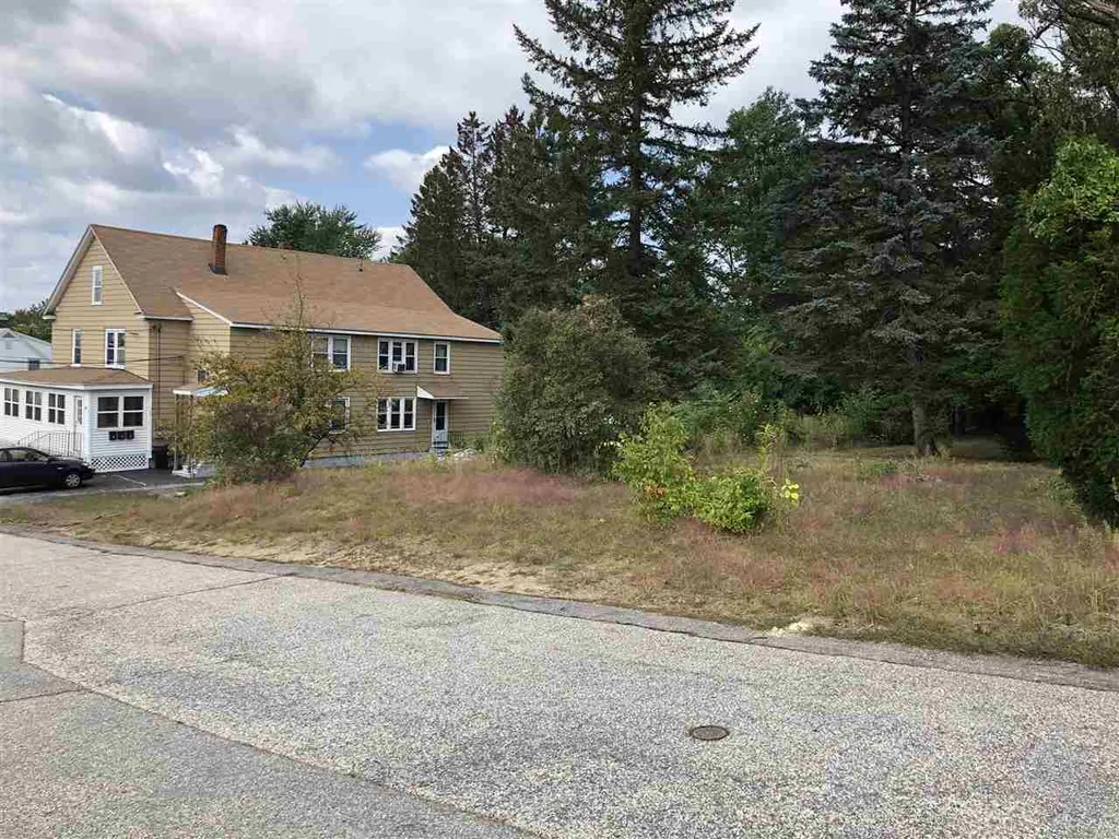 136 Oakdale Avenue Manchester NH 03103