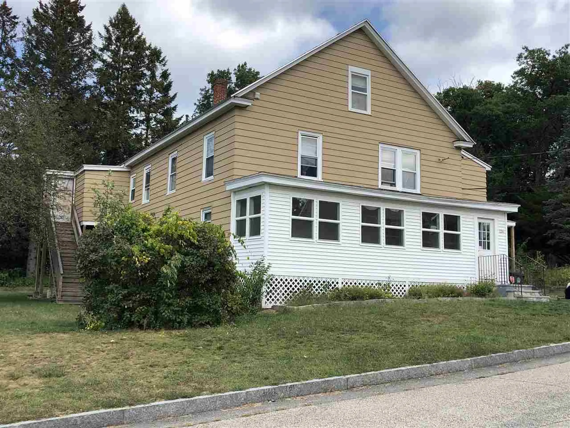 136 Oakdale Avenue Manchester NH 03103