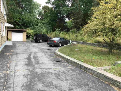 136 Oakdale Avenue Manchester NH 03103
