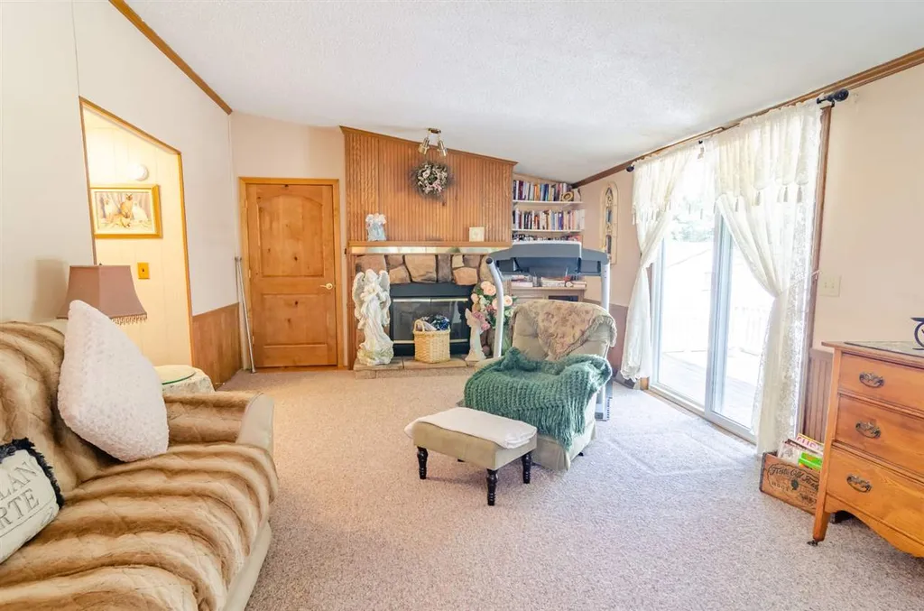 38 Dianne Street Nashua NH 03062