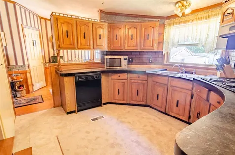 38 Dianne Street Nashua NH 03062