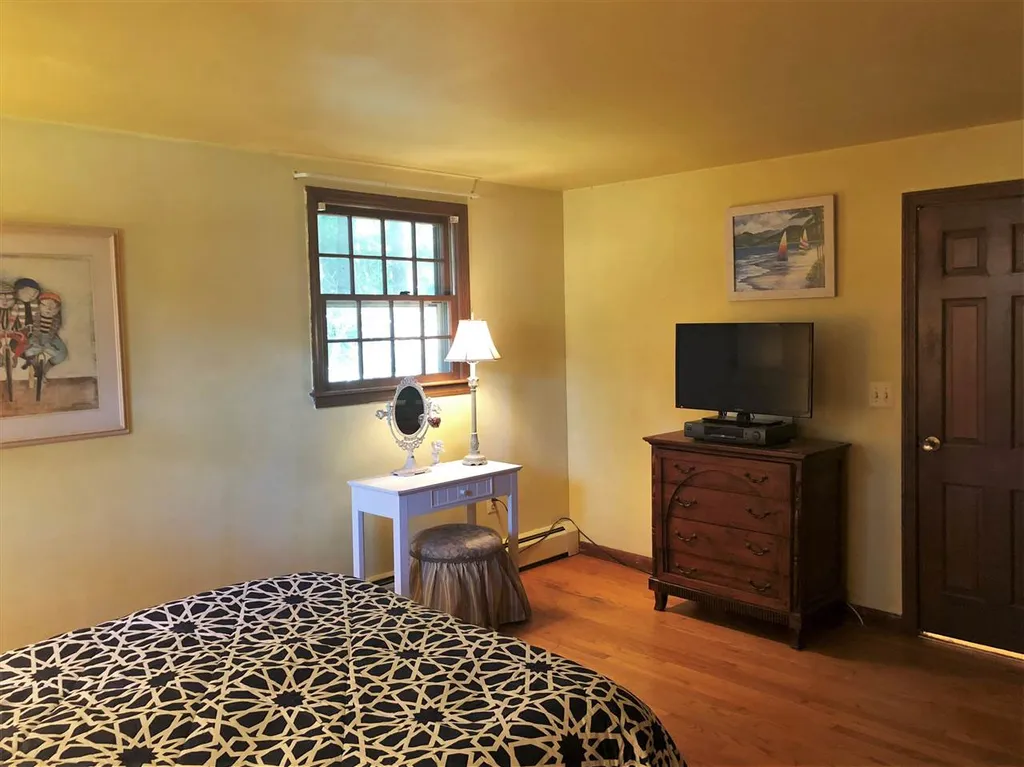 18 Deerhaven Drive Nashua NH 03064