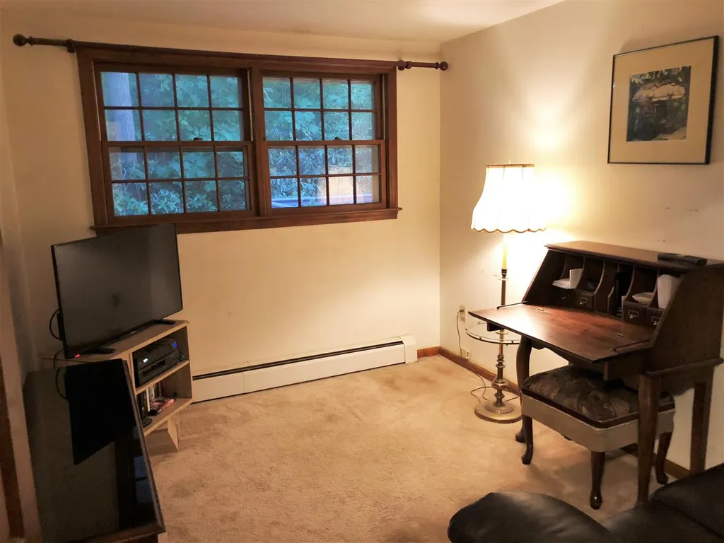18 Deerhaven Drive Nashua NH 03064
