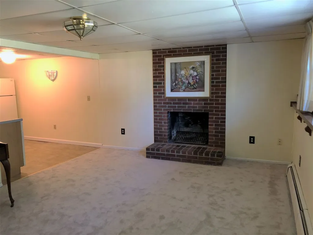18 Deerhaven Drive Nashua NH 03064