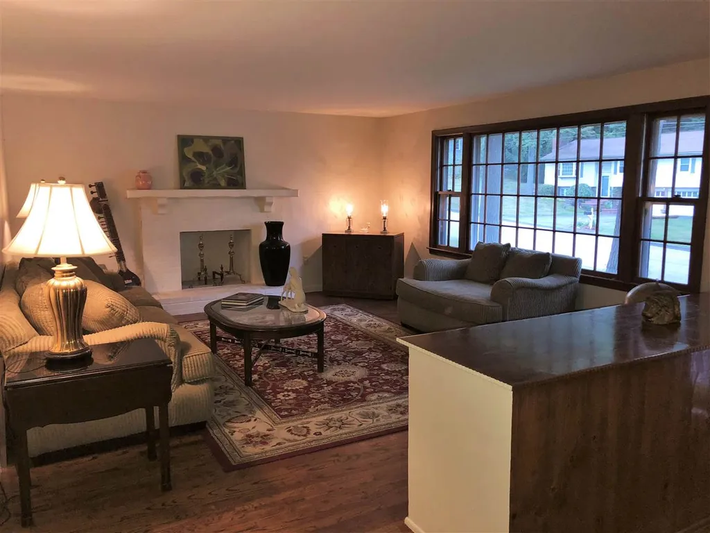 18 Deerhaven Drive Nashua NH 03064