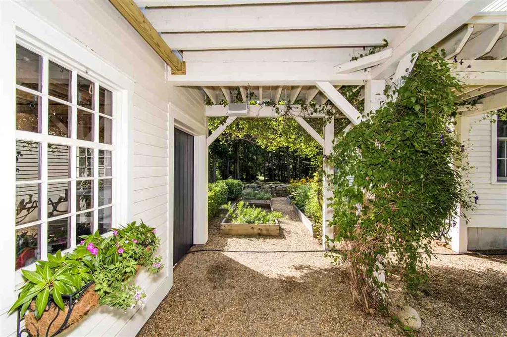 118 Punkintown Road Eliot ME 03903