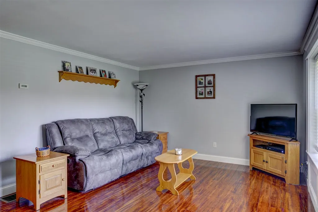 14 Folly Brook Terrace Kingston NH 03848