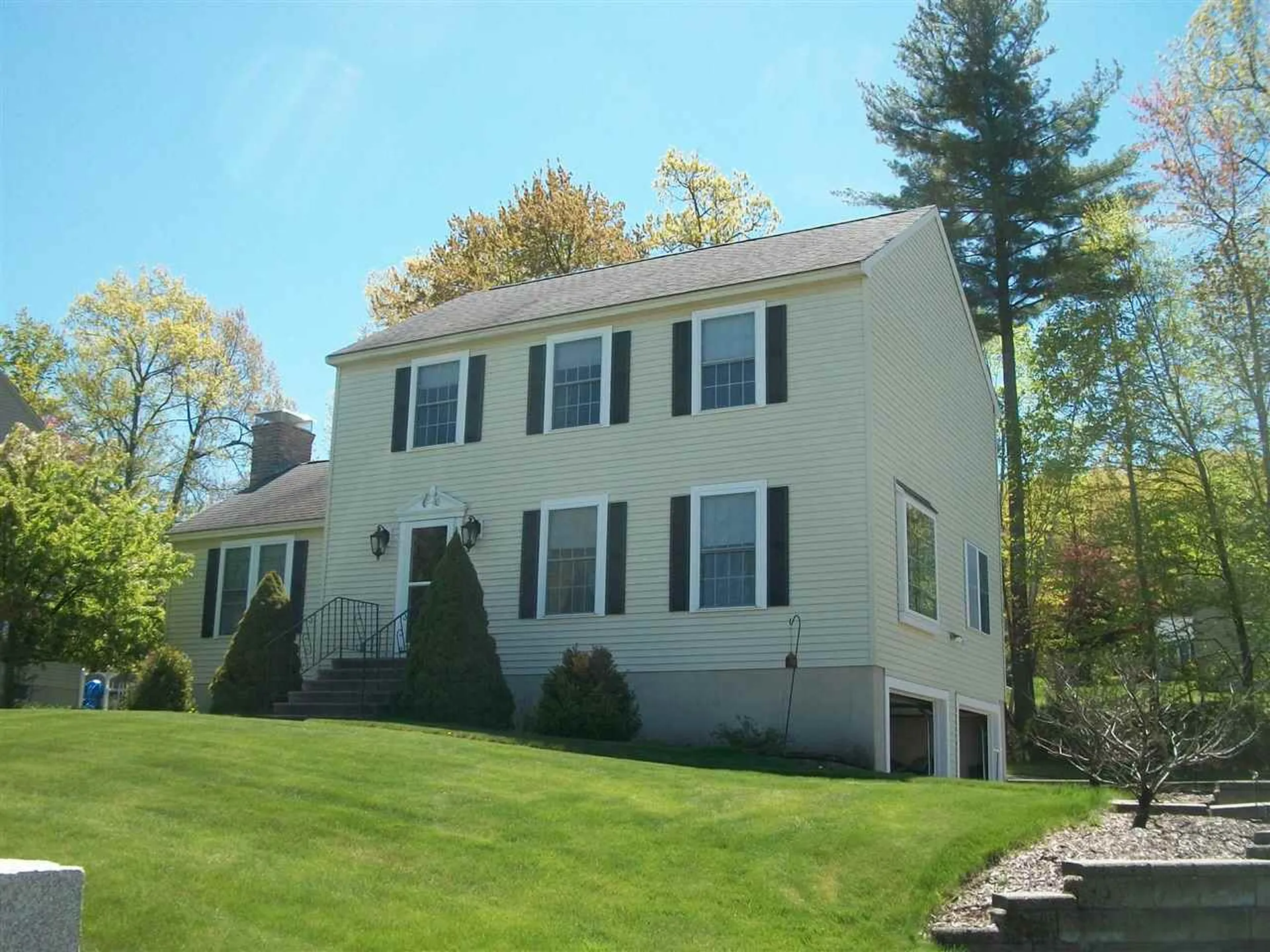 7 Burbank Way Hooksett NH 03106