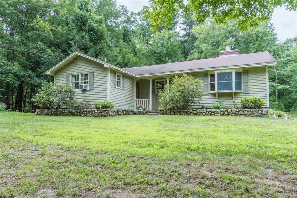 4 Myopia Hill Road Brookline NH 03033