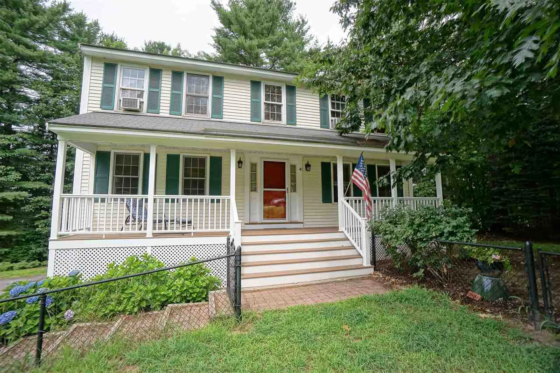 41 Royal Lane Londonderry NH 03053