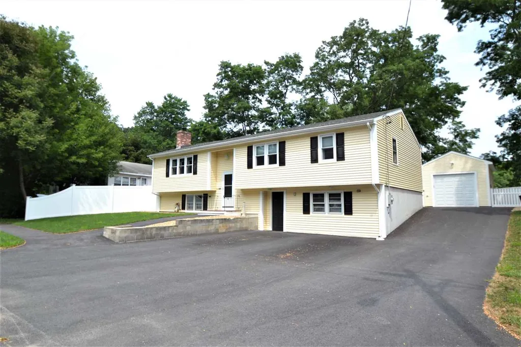 4 Waltham Drive Nashua NH 03060
