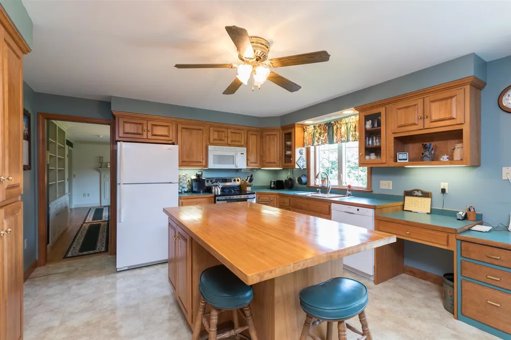 17 Hodgdon Farm Lane Newington NH 03801