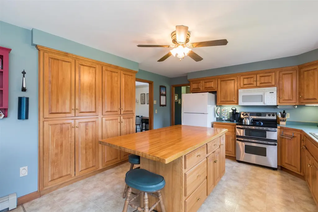17 Hodgdon Farm Lane Newington NH 03801