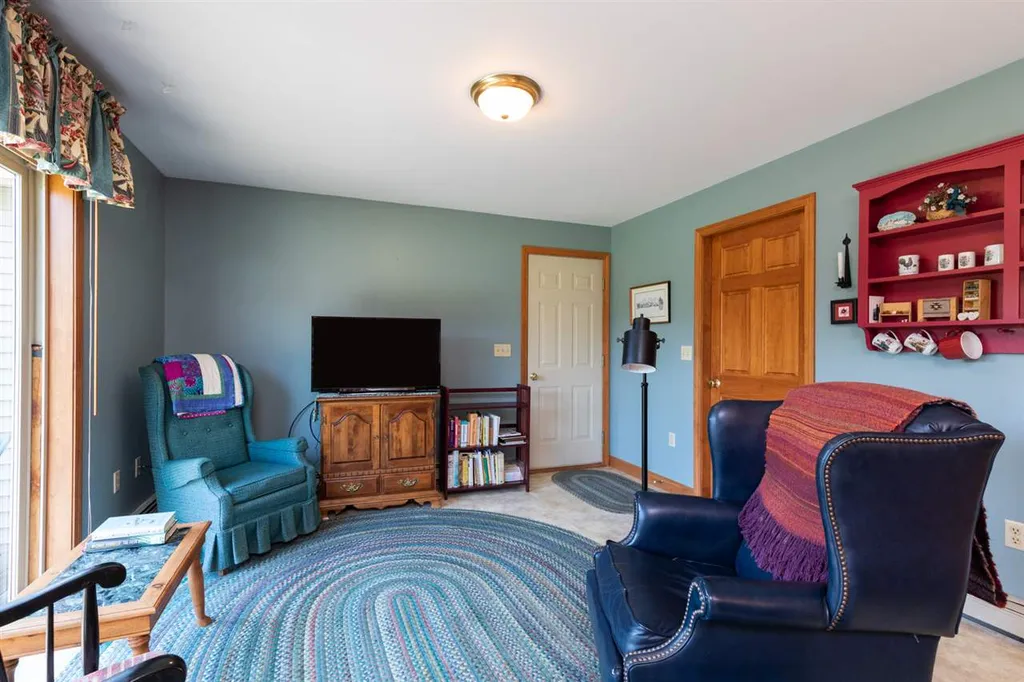 17 Hodgdon Farm Lane Newington NH 03801