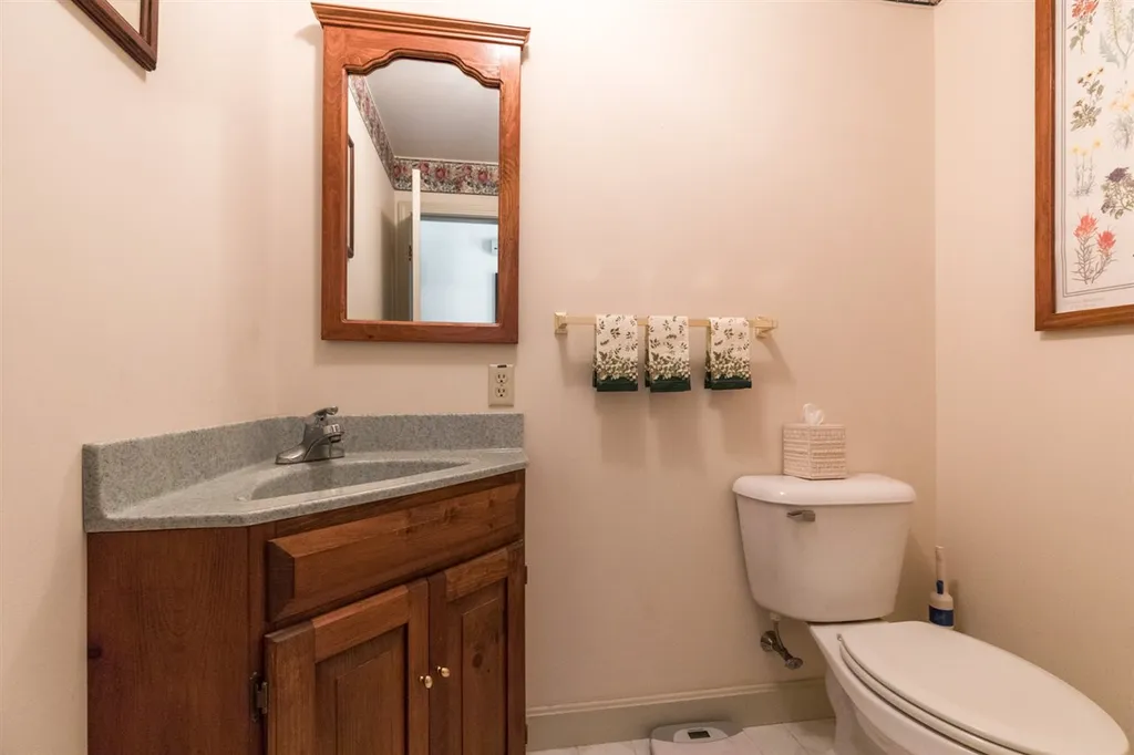 17 Hodgdon Farm Lane Newington NH 03801