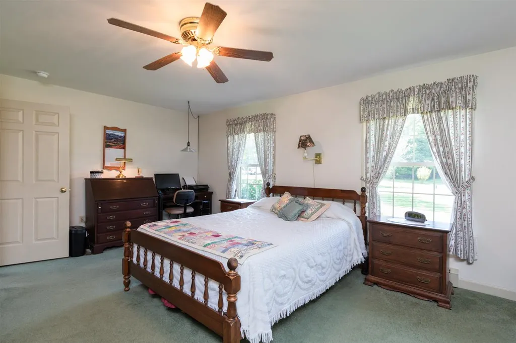 17 Hodgdon Farm Lane Newington NH 03801