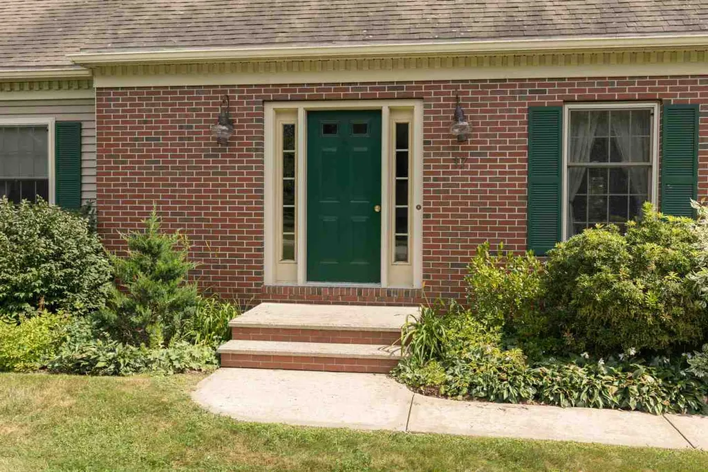 17 Hodgdon Farm Lane Newington NH 03801