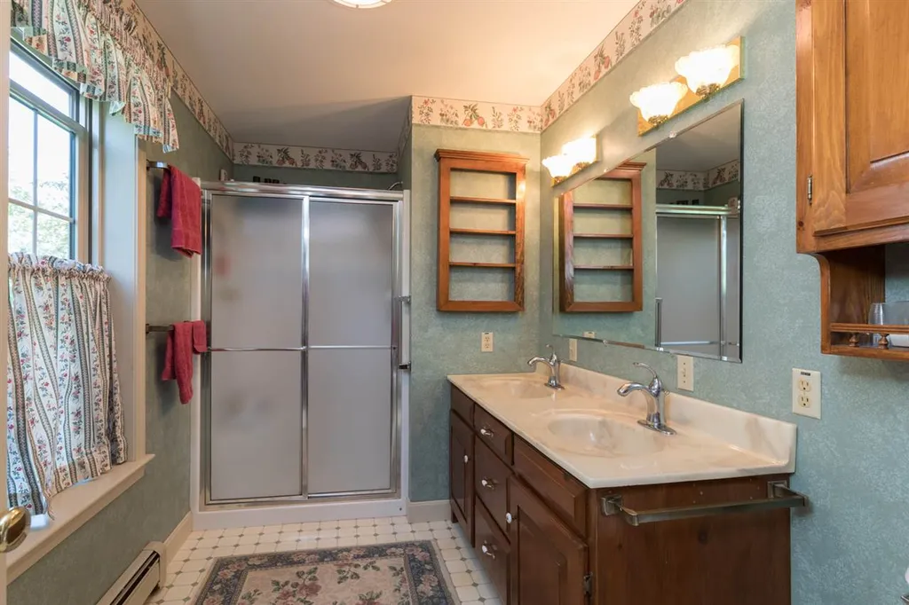 17 Hodgdon Farm Lane Newington NH 03801