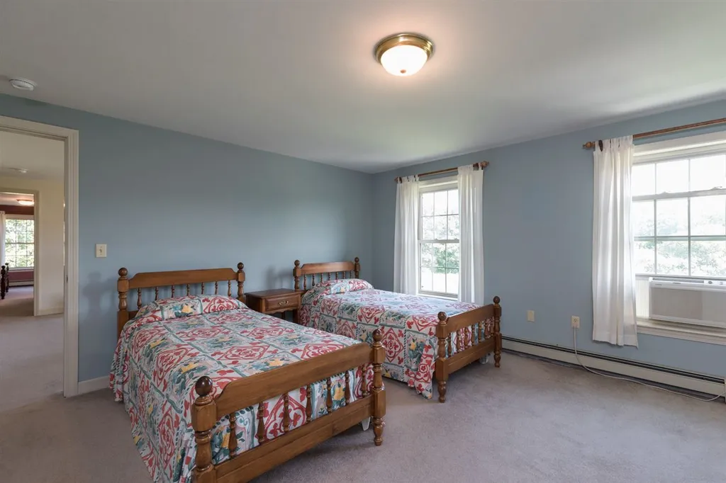 17 Hodgdon Farm Lane Newington NH 03801