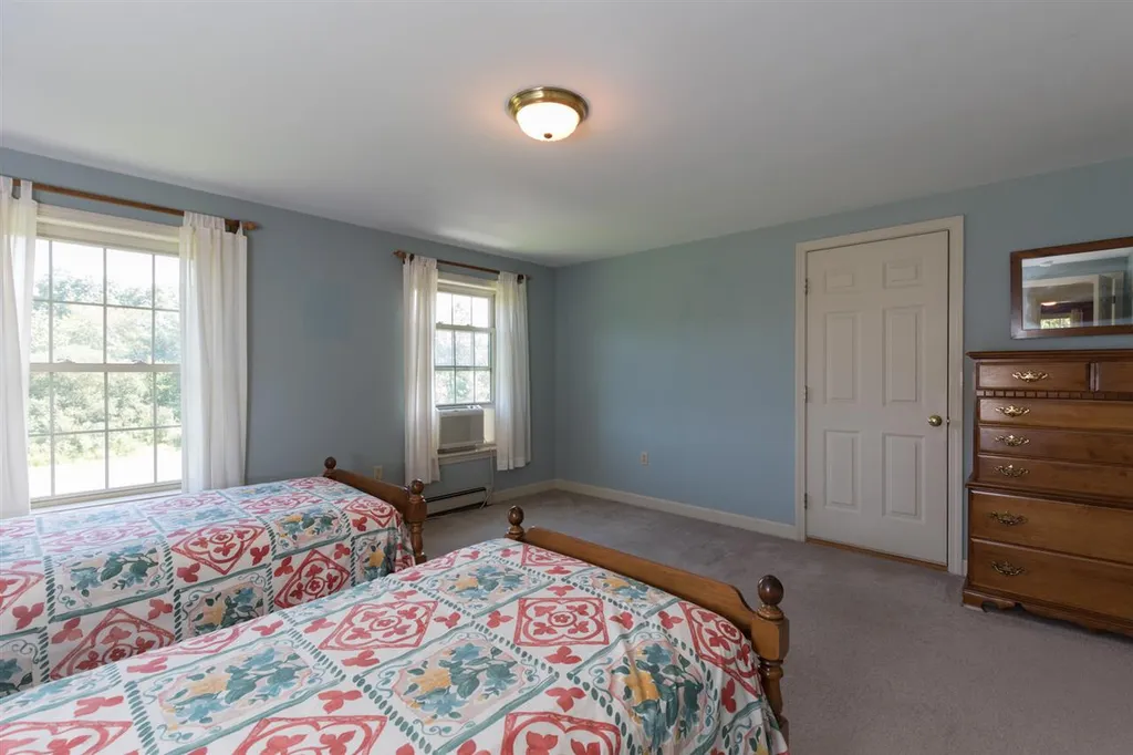 17 Hodgdon Farm Lane Newington NH 03801