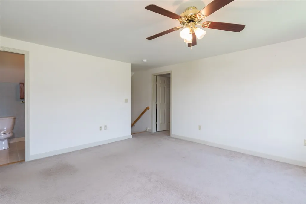 17 Hodgdon Farm Lane Newington NH 03801