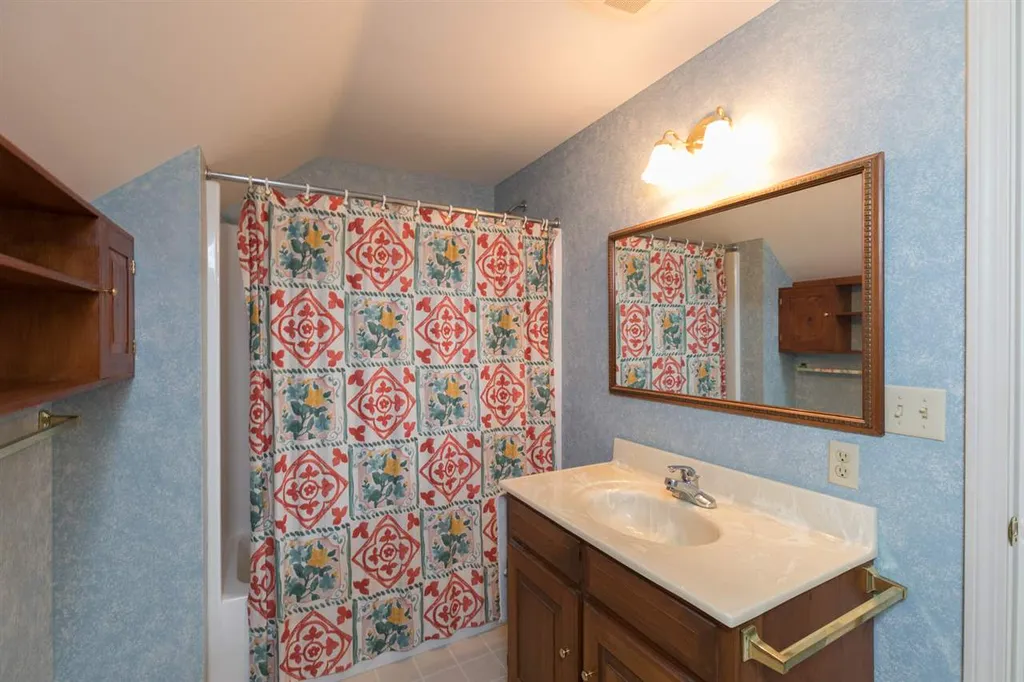 17 Hodgdon Farm Lane Newington NH 03801