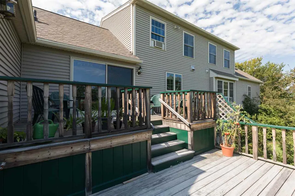 17 Hodgdon Farm Lane Newington NH 03801