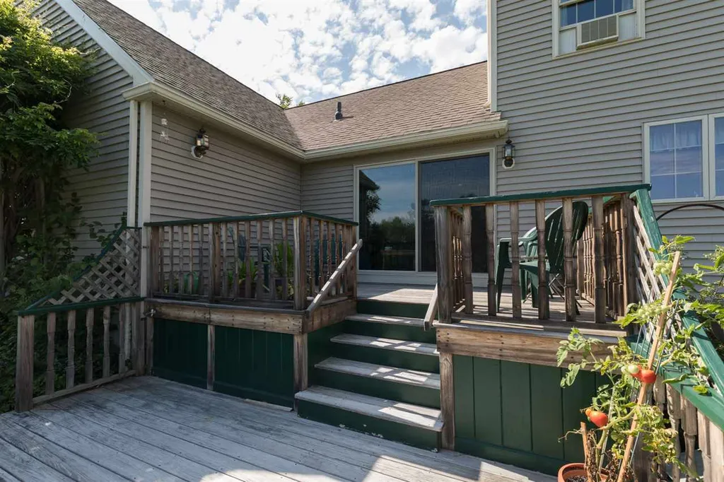 17 Hodgdon Farm Lane Newington NH 03801