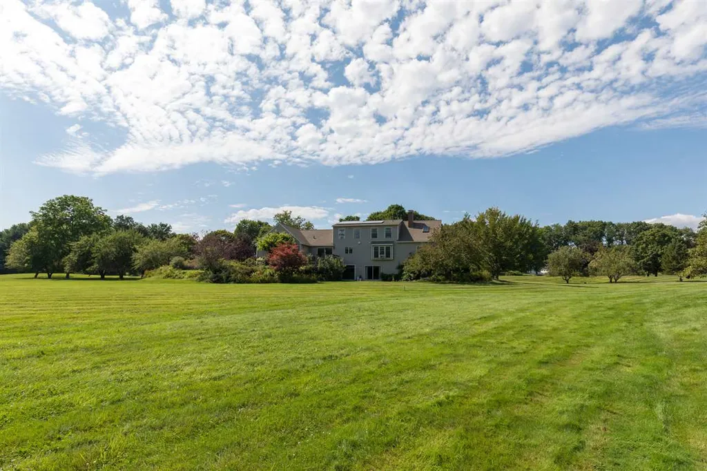 17 Hodgdon Farm Lane Newington NH 03801