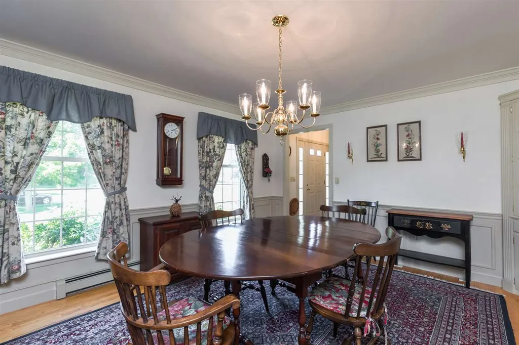 17 Hodgdon Farm Lane Newington NH 03801