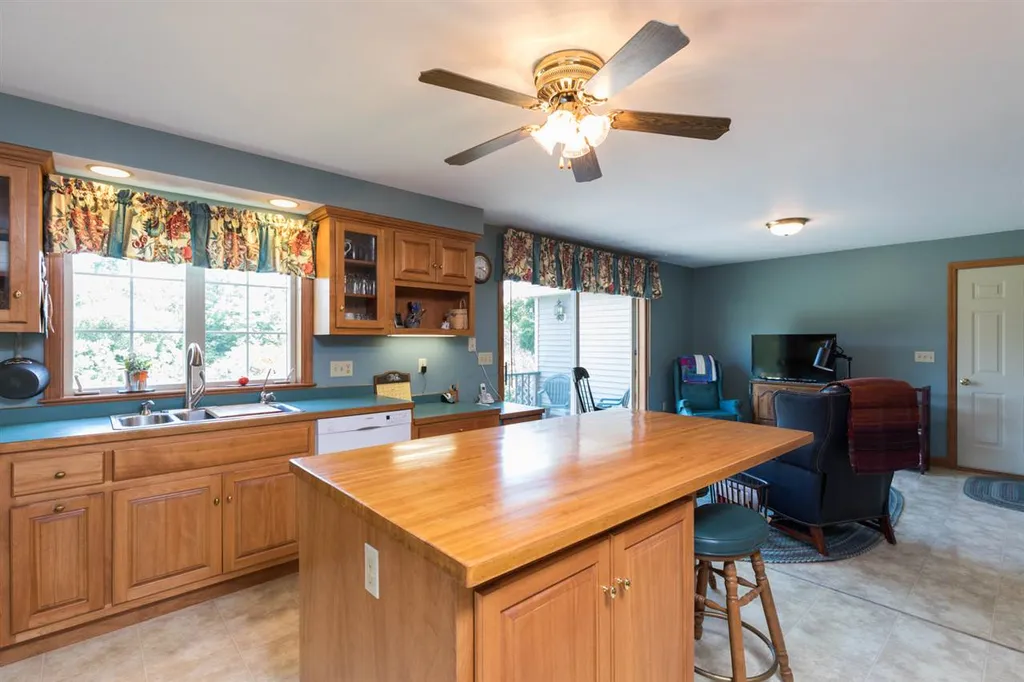 17 Hodgdon Farm Lane Newington NH 03801