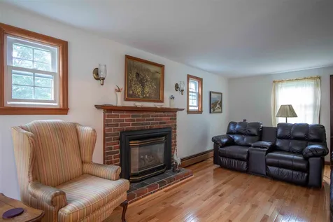 15 King George Drive Londonderry NH 03053