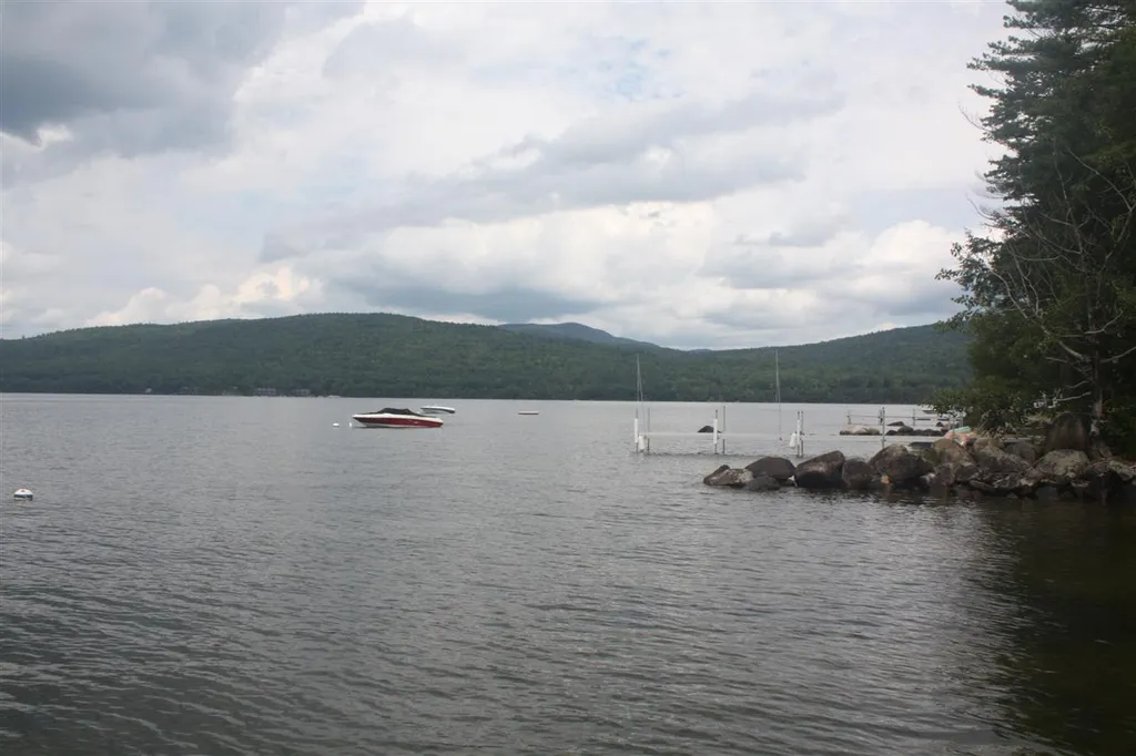275 Shore No Drive Bridgewater NH 03222