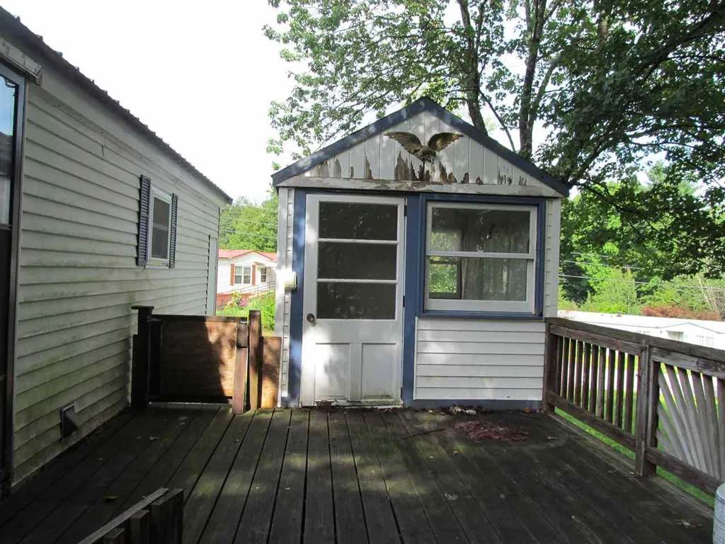 9 Englewood Drive Raymond NH 03077