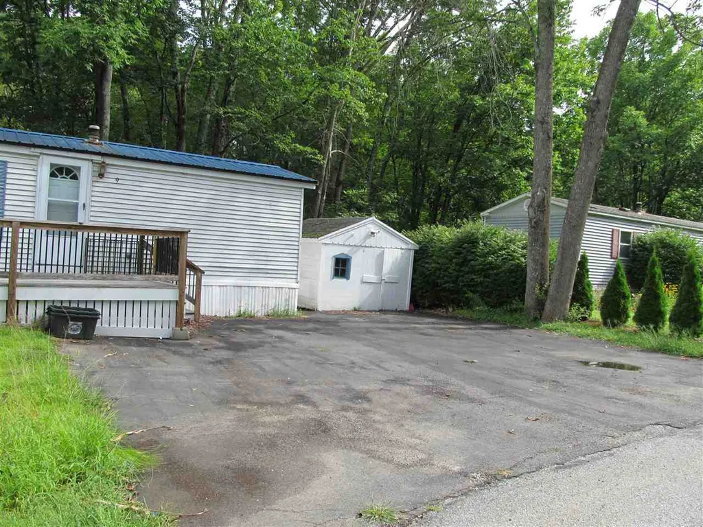 9 Englewood Drive Raymond NH 03077